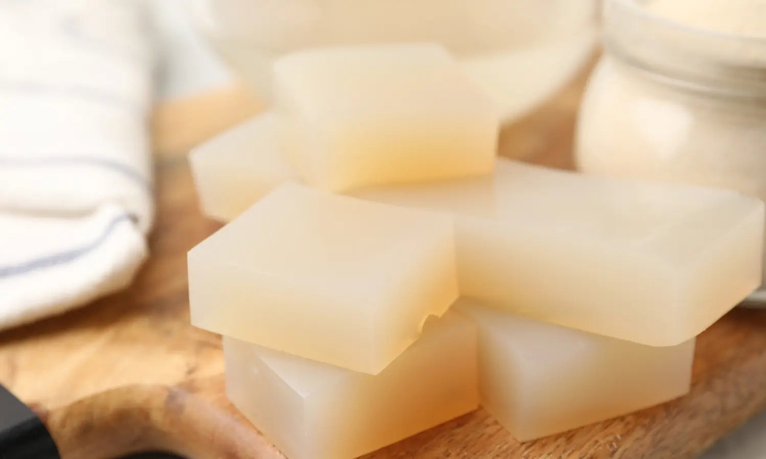 Collagen Peptides vs Gelatin: What Changes in Mixing, Texture and Daily Use?