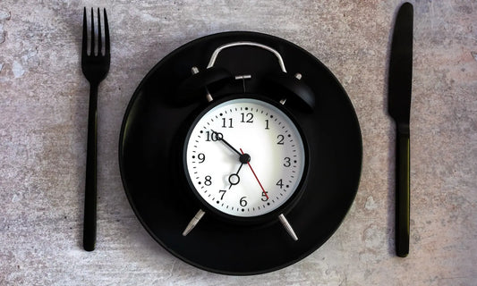 Puraz Super Greens drink beside breakfast and a clock representing placement inside an eating window