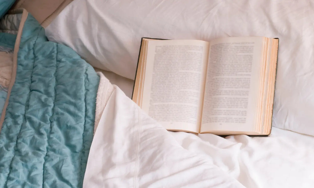 Puraz Sleep Manager on a bedside table with water and a calm evening countdown routine