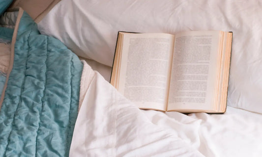 Puraz Sleep Manager on a bedside table with water and a calm evening countdown routine